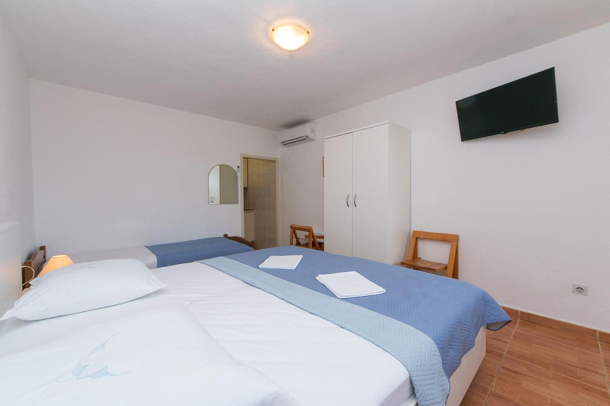 Apartments&rooms by the sea Brela, Makarska - 2752 Rum bild